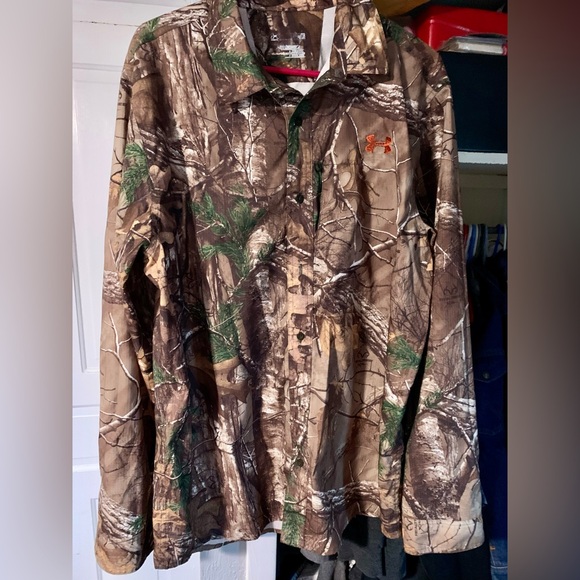 Under armor, real tree camouflage button up shirt, large/extra large. - Picture 2 of 3